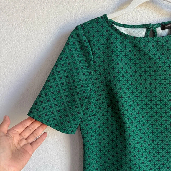 Banana Republic Women’s Green Pattern Shift Dress Short Sleeve Lightweight XSP - Picture 3 of 8